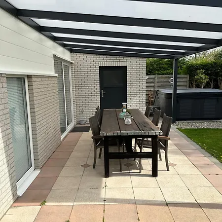 Holiday home Ferienhaus Zee-tijd