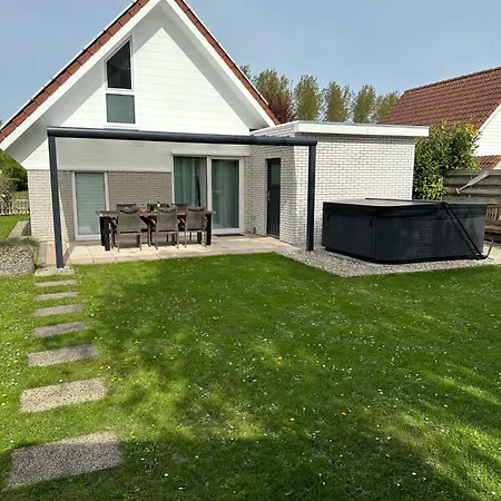 Holiday home Ferienhaus Zee-tijd *